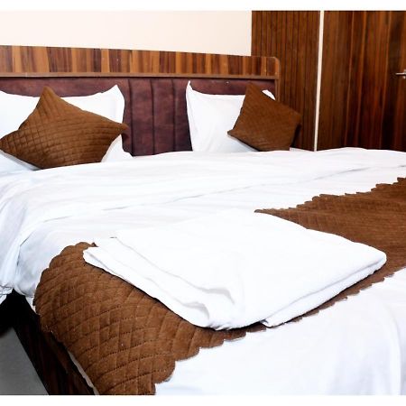 Tirupati Balaji Inn Bageshwar Dham Basāri Esterno foto
