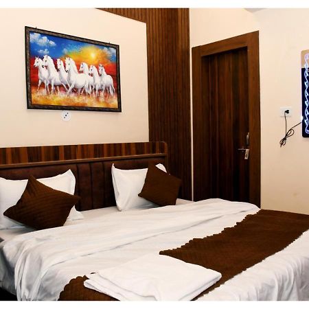 Tirupati Balaji Inn Bageshwar Dham Basāri Esterno foto