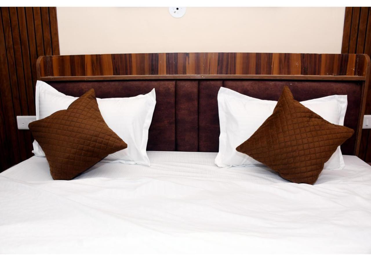 Tirupati Balaji Inn Bageshwar Dham Basāri Esterno foto