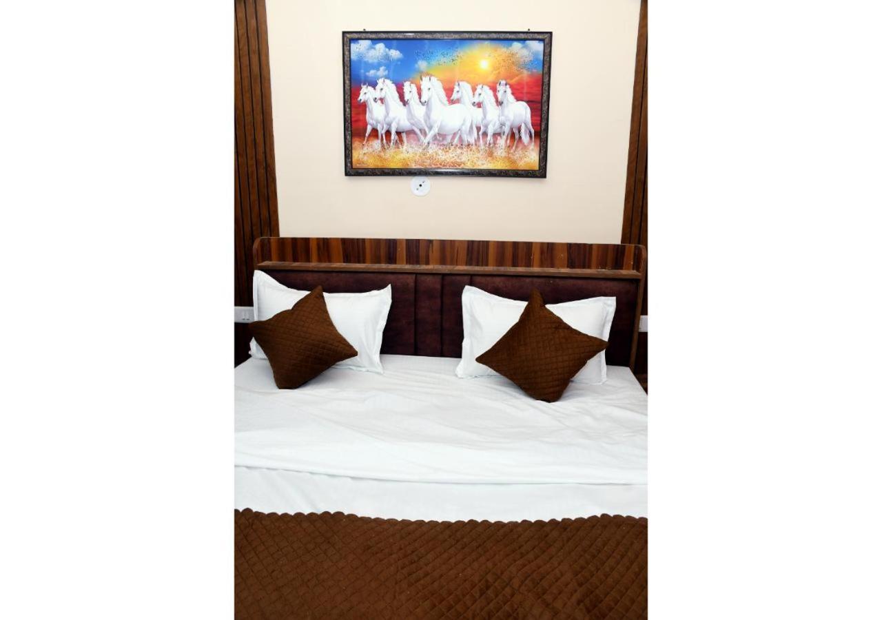 Tirupati Balaji Inn Bageshwar Dham Basāri Esterno foto