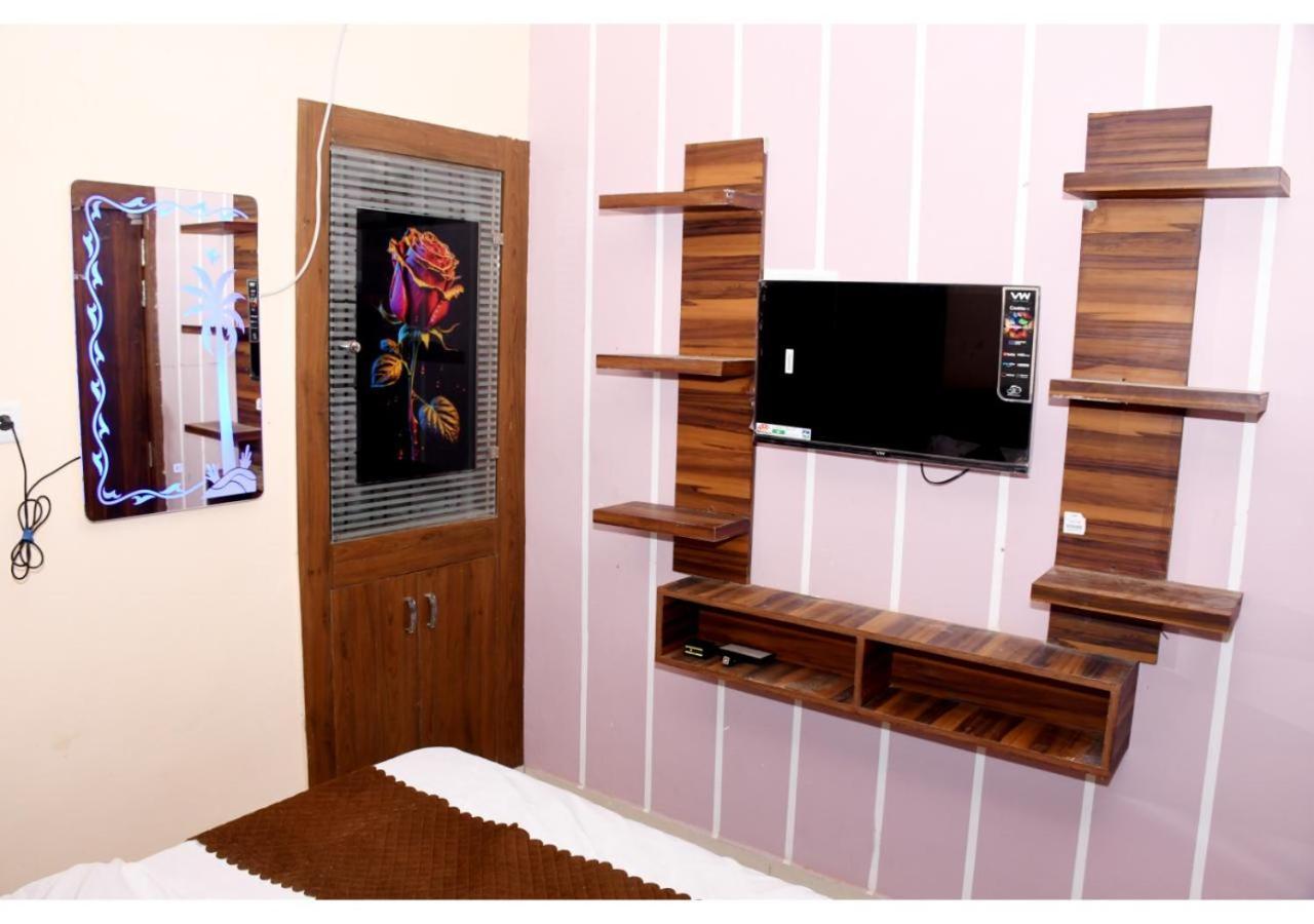 Tirupati Balaji Inn Bageshwar Dham Basāri Esterno foto