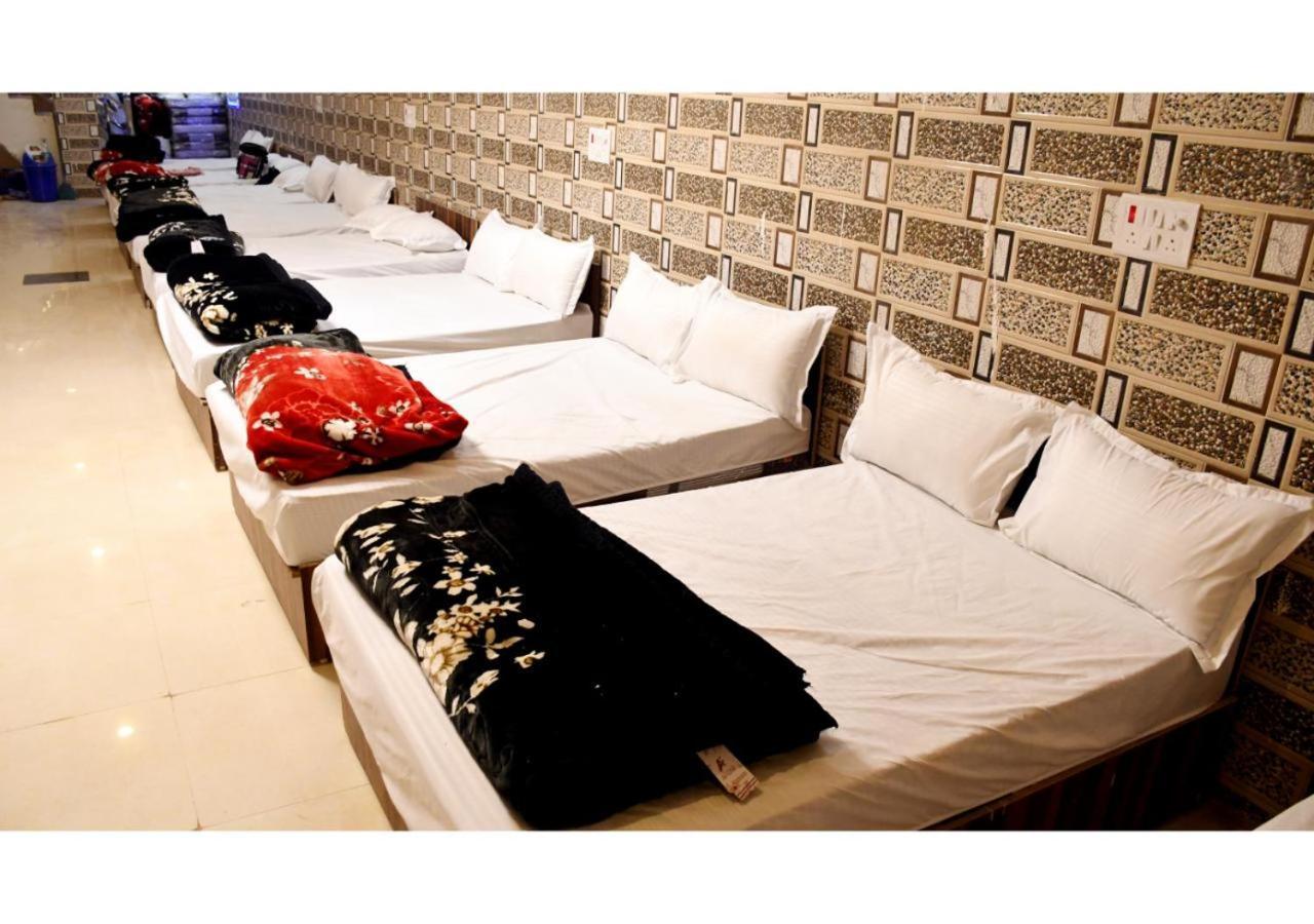 Tirupati Balaji Inn Bageshwar Dham Basāri Esterno foto