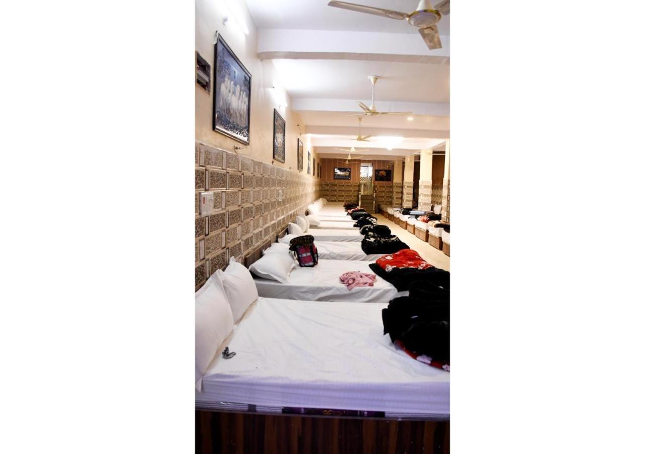Tirupati Balaji Inn Bageshwar Dham Basāri Esterno foto