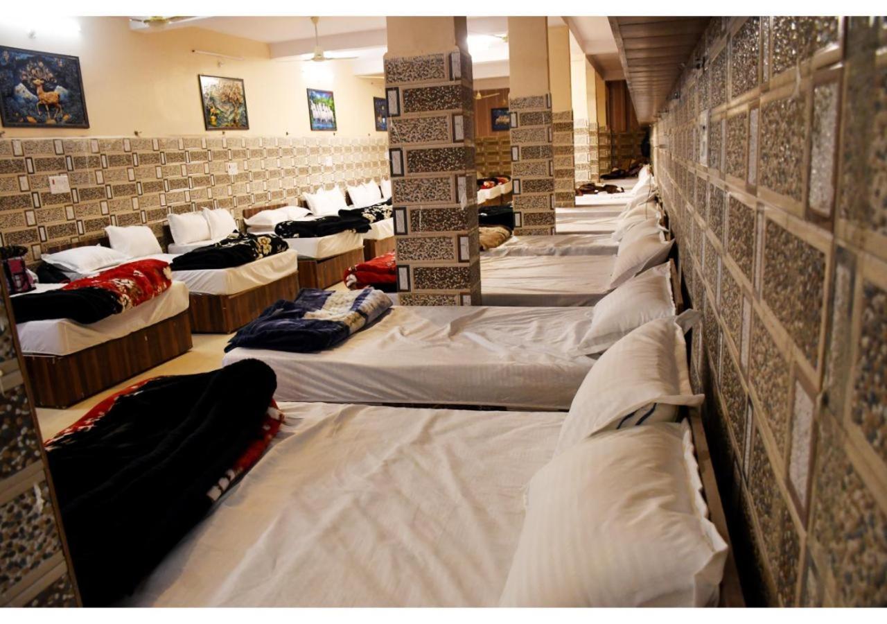 Tirupati Balaji Inn Bageshwar Dham Basāri Esterno foto