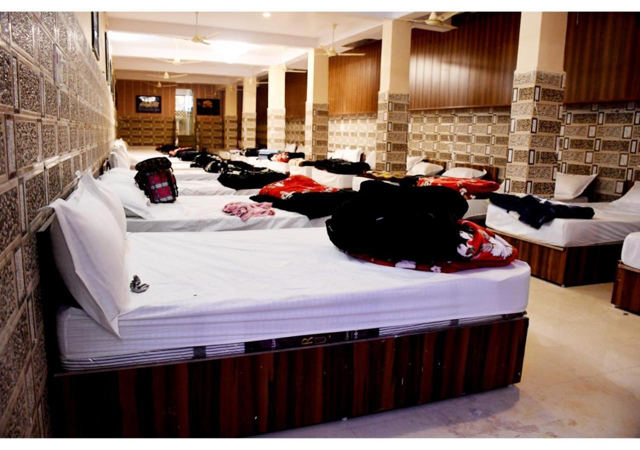 Tirupati Balaji Inn Bageshwar Dham Basāri Esterno foto