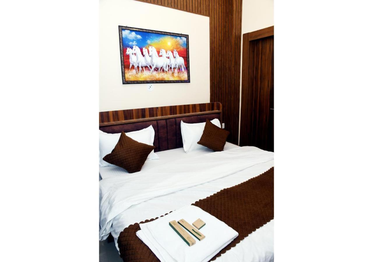 Tirupati Balaji Inn Bageshwar Dham Basāri Esterno foto