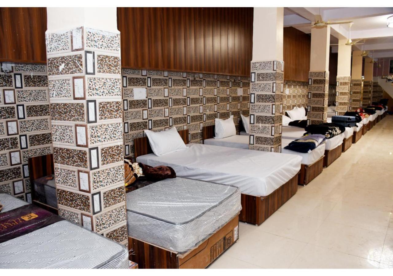 Tirupati Balaji Inn Bageshwar Dham Basāri Esterno foto