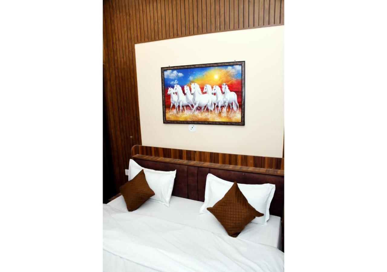 Tirupati Balaji Inn Bageshwar Dham Basāri Esterno foto