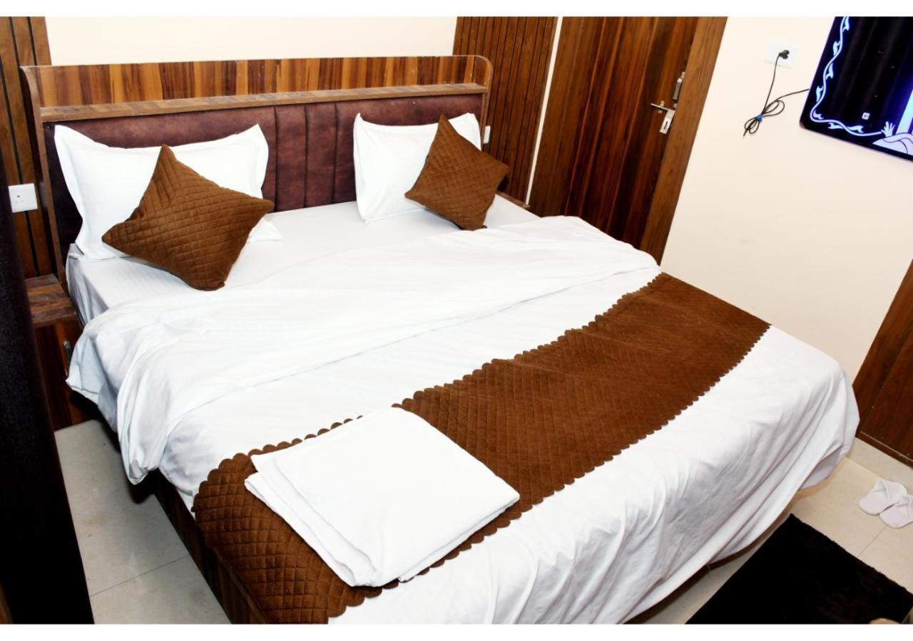 Tirupati Balaji Inn Bageshwar Dham Basāri Esterno foto