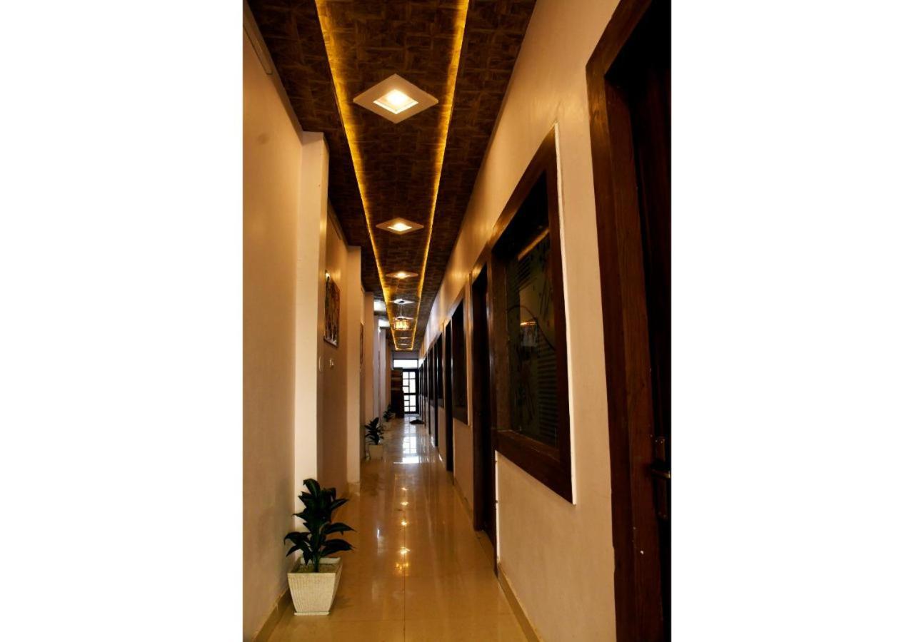 Tirupati Balaji Inn Bageshwar Dham Basāri Esterno foto
