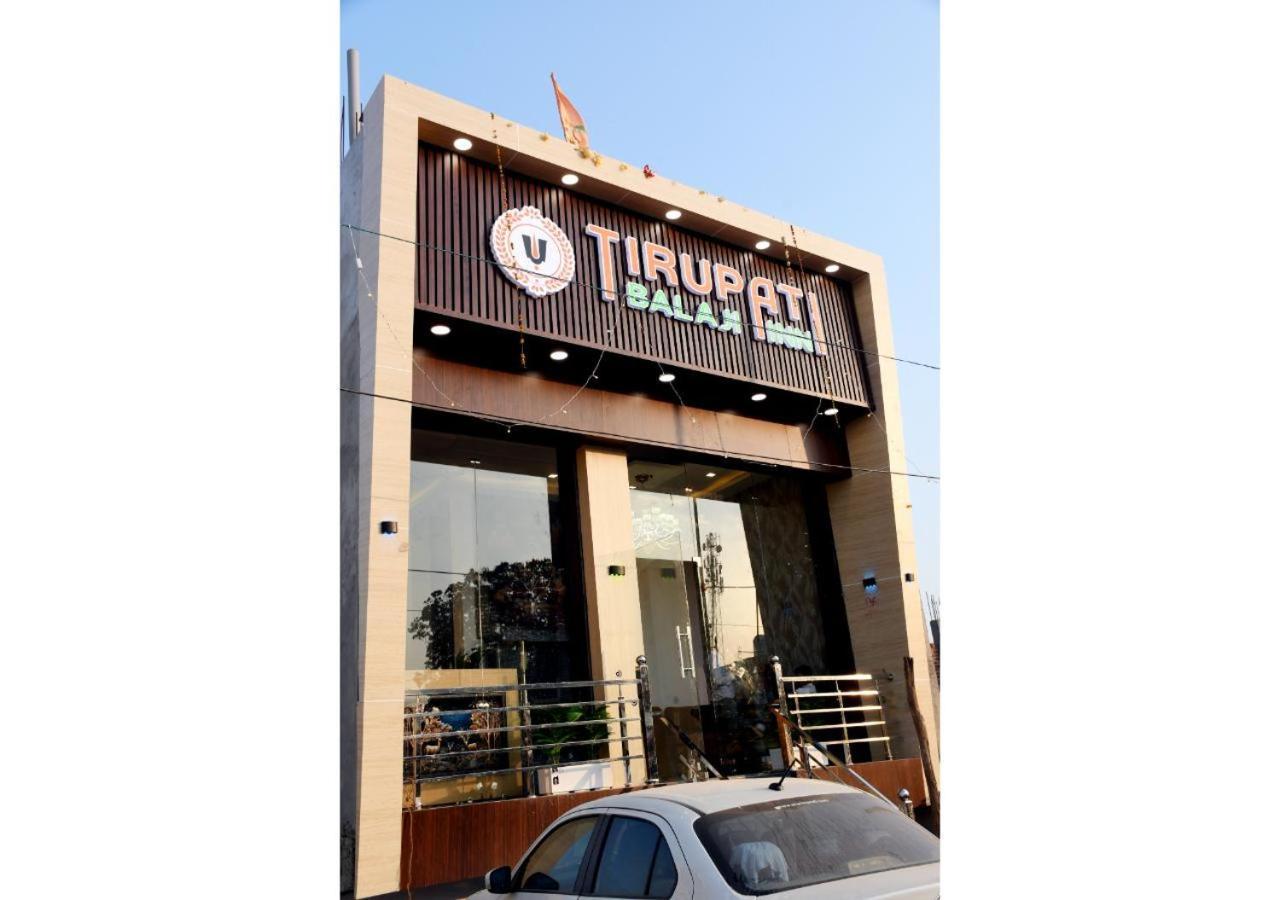 Tirupati Balaji Inn Bageshwar Dham Basāri Esterno foto