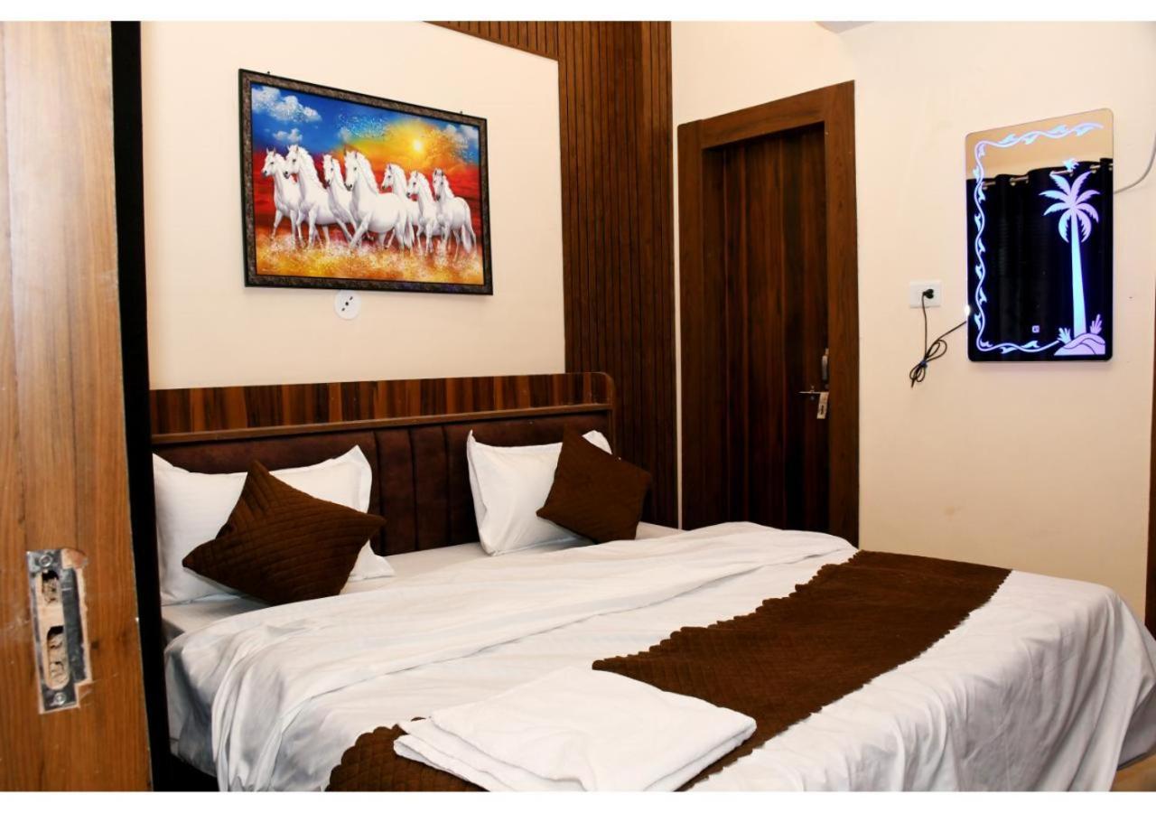 Tirupati Balaji Inn Bageshwar Dham Basāri Esterno foto