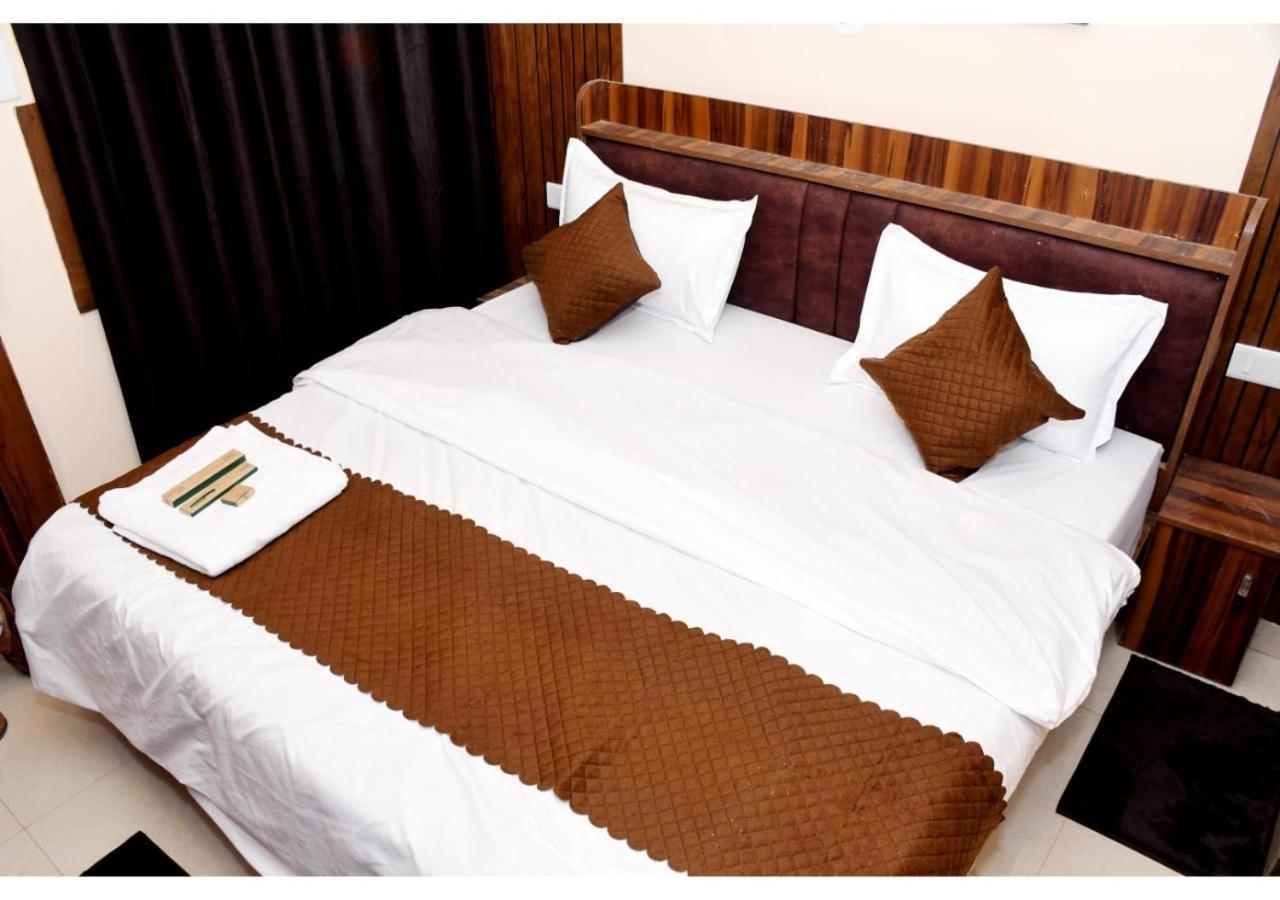 Tirupati Balaji Inn Bageshwar Dham Basāri Esterno foto